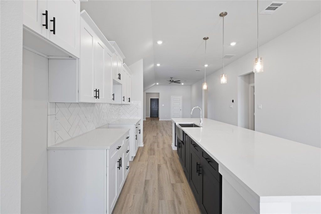 1122 Elsinore Drive Rosharon, TX 77583 - Photo 9 of 32