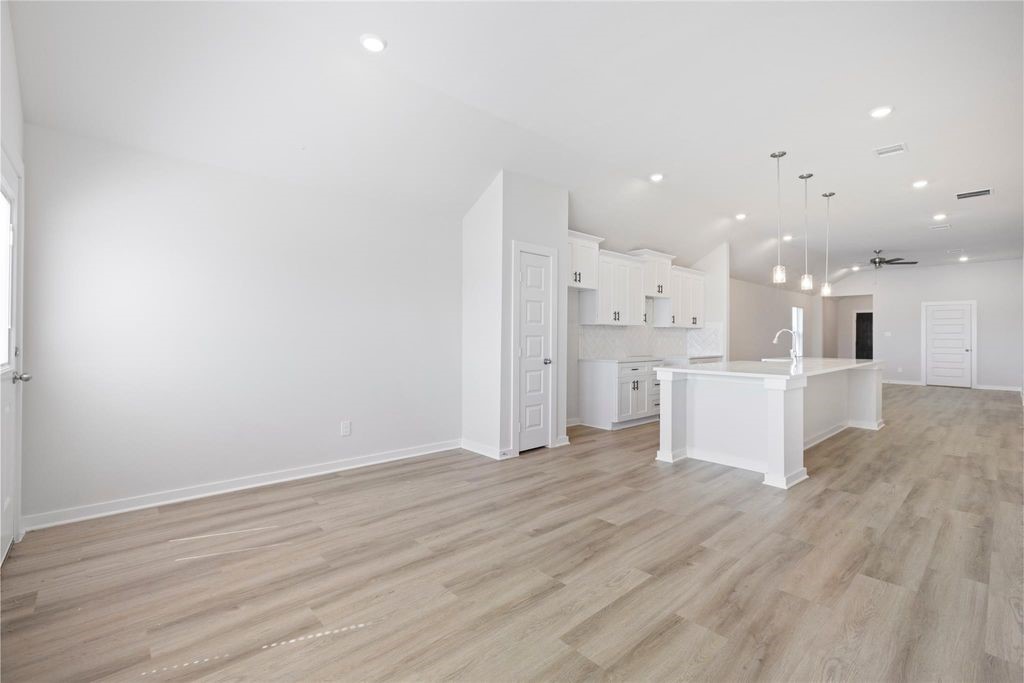 1122 Elsinore Drive Rosharon, TX 77583 - Photo 10 of 32