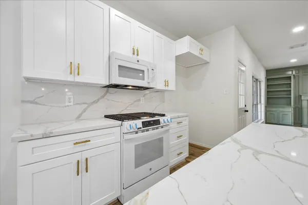 $355,000 | 2001 Tipperary Drive, Deer Park, TX 77536