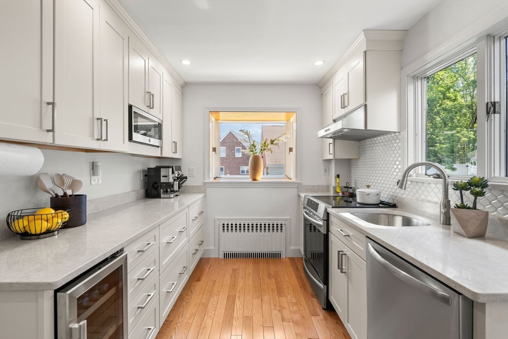 12 Sunset Road Stoneham, MA 02180 - Photo 8 of 42
