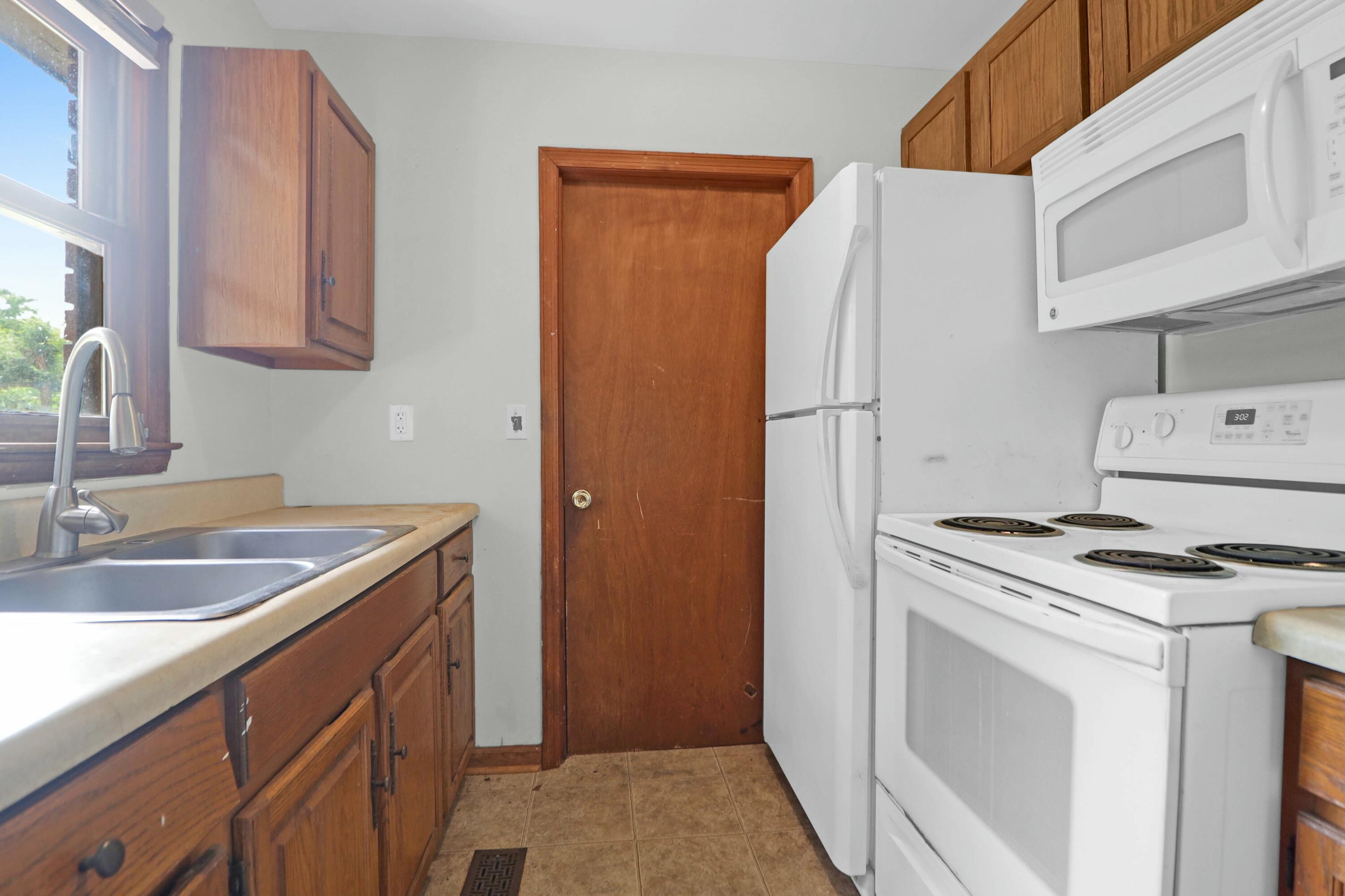 1088 Quiet Road Mount Pleasant, SC 29464 - Photo 6 of 22 Kitchen