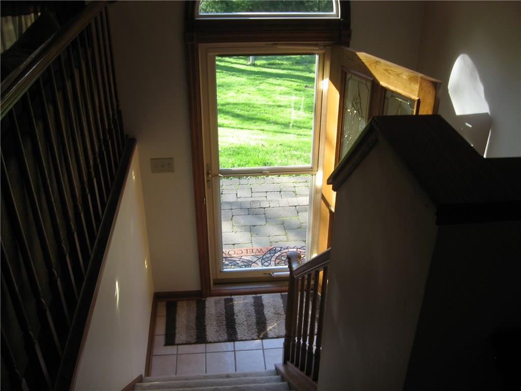 307 West Mountainview Road Acme, PA 15610 - Photo 9 of 25 Entry