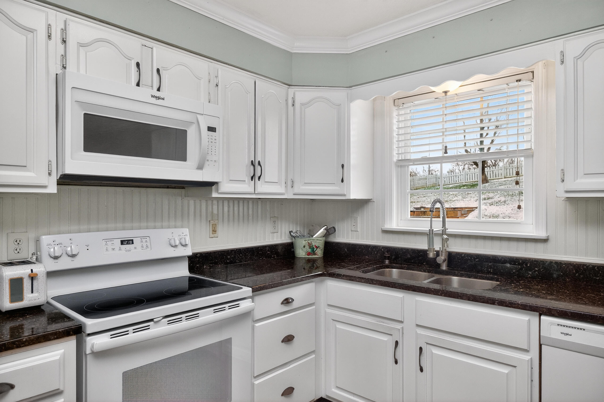 420 Willowbrook Road Winchester, KY 40391 - Photo 11 of 32 kitchen