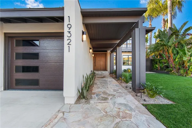 $3,295,000 | 19321 Manor Point Circle, Huntington Beach, CA 92648