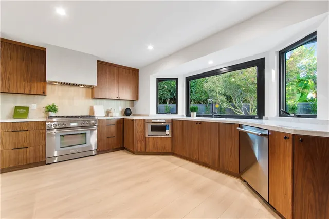 $3,295,000 | 19321 Manor Point Circle, Huntington Beach, CA 92648