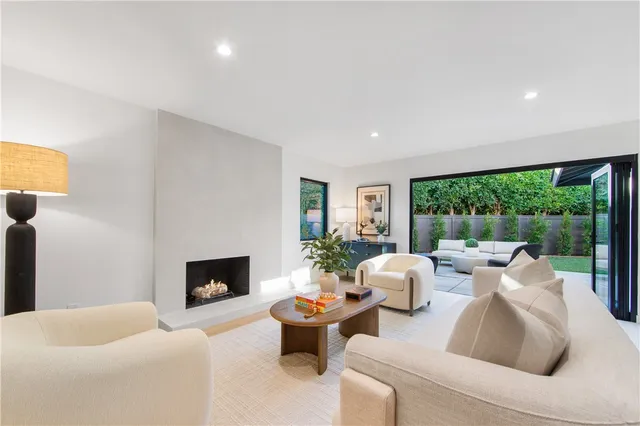 $3,295,000 | 19321 Manor Point Circle, Huntington Beach, CA 92648