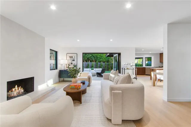 $3,295,000 | 19321 Manor Point Circle, Huntington Beach, CA 92648