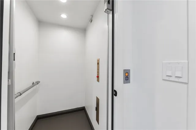 $3,295,000 | 19321 Manor Point Circle, Huntington Beach, CA 92648