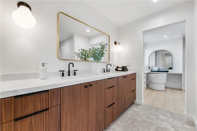 $3,295,000 | 19321 Manor Point Circle, Huntington Beach, CA 92648