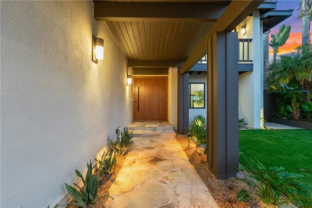 $3,295,000 | 19321 Manor Point Circle, Huntington Beach, CA 92648