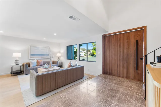 $3,295,000 | 19321 Manor Point Circle, Huntington Beach, CA 92648