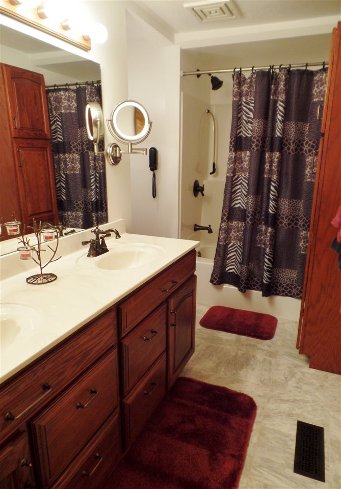 22414 Riley Road Lakeville, IN 46536 - Photo 14 of 30 Gallery Image 14