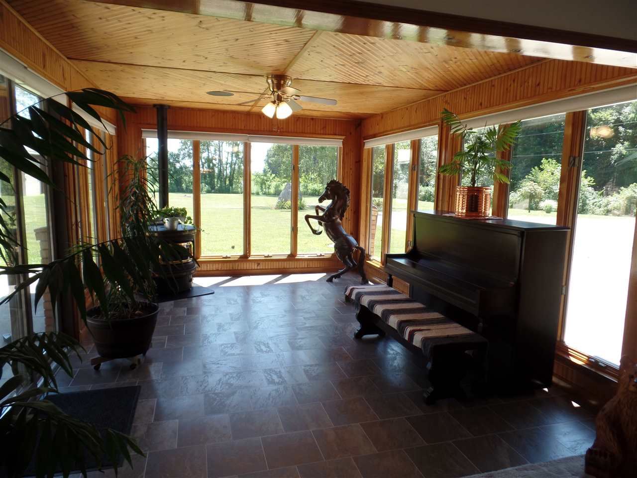 22414 Riley Road Lakeville, IN 46536 - Photo 9 of 30 Gallery Image 9