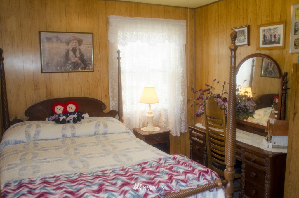 6804 Holst Road Clinton, WA 98236 - Photo 11 of 24 Gallery Image 11
