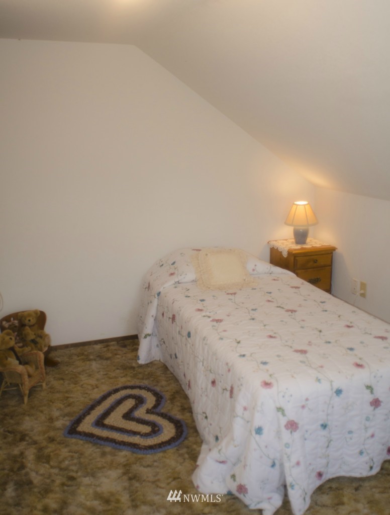 6804 Holst Road Clinton, WA 98236 - Photo 13 of 24 Gallery Image 13