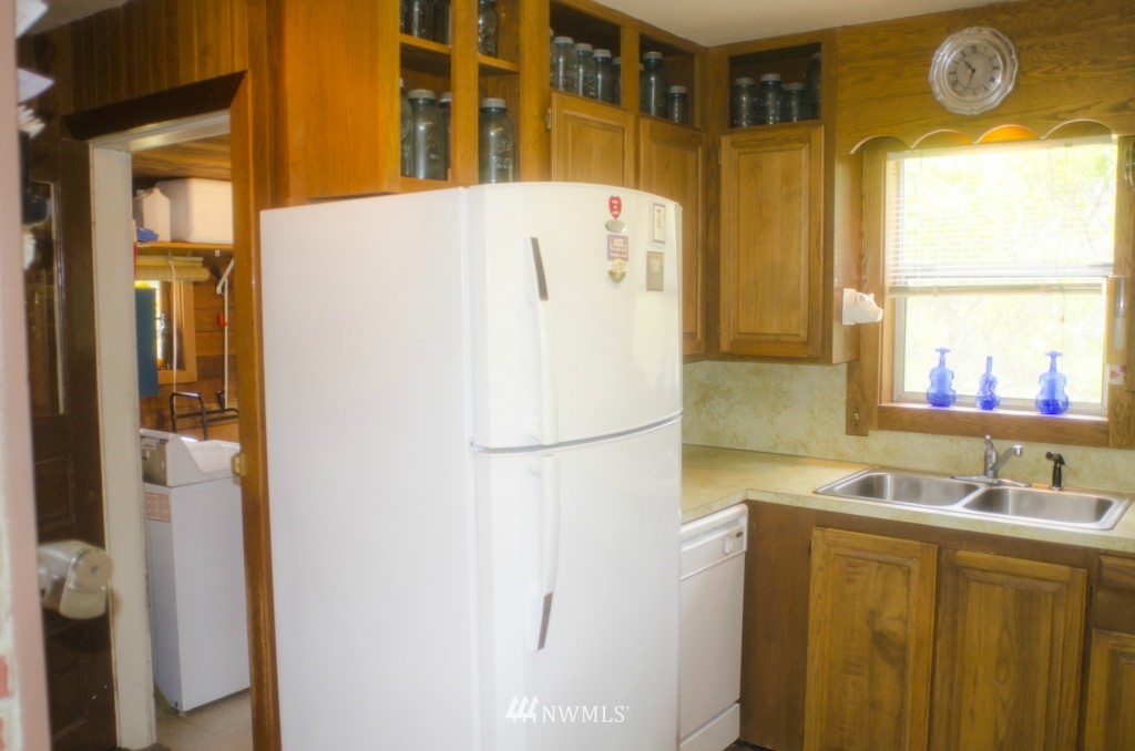 6804 Holst Road Clinton, WA 98236 - Photo 8 of 24 Gallery Image 8