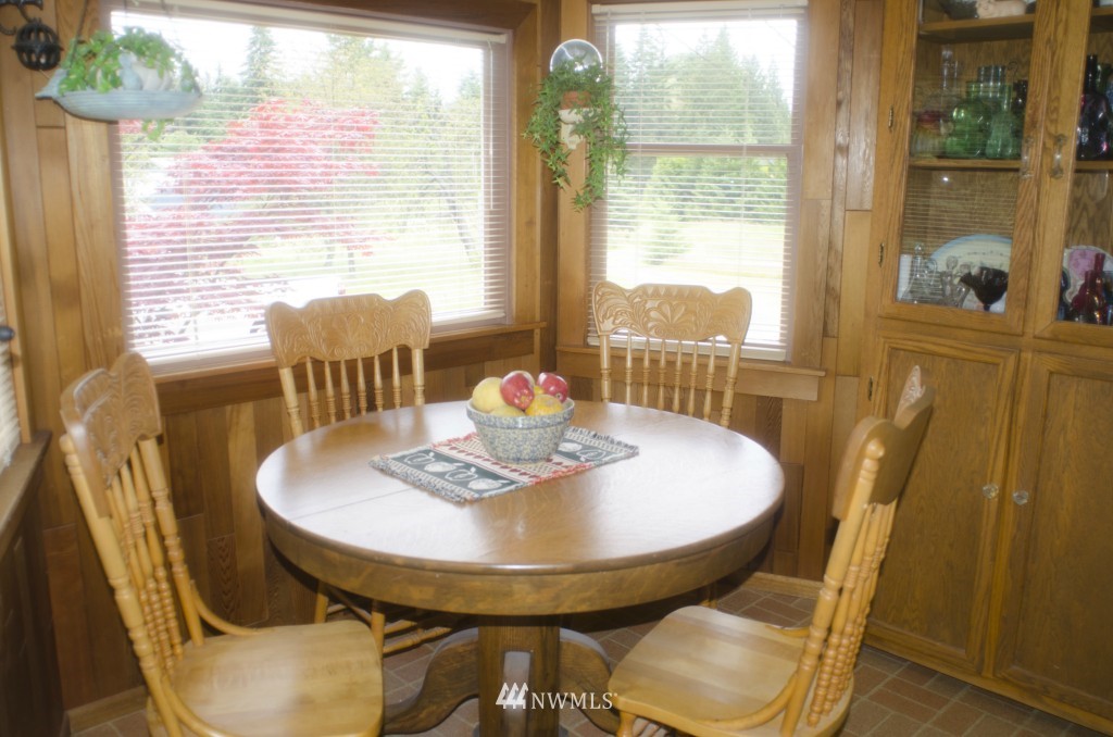 6804 Holst Road Clinton, WA 98236 - Photo 9 of 24 Gallery Image 9