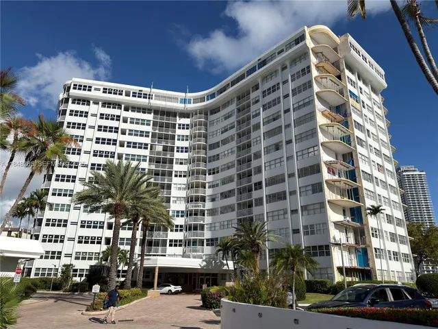 $265,000 | 100 Golden Isles Drive, Unit 706, Hallandale Beach, FL 33009