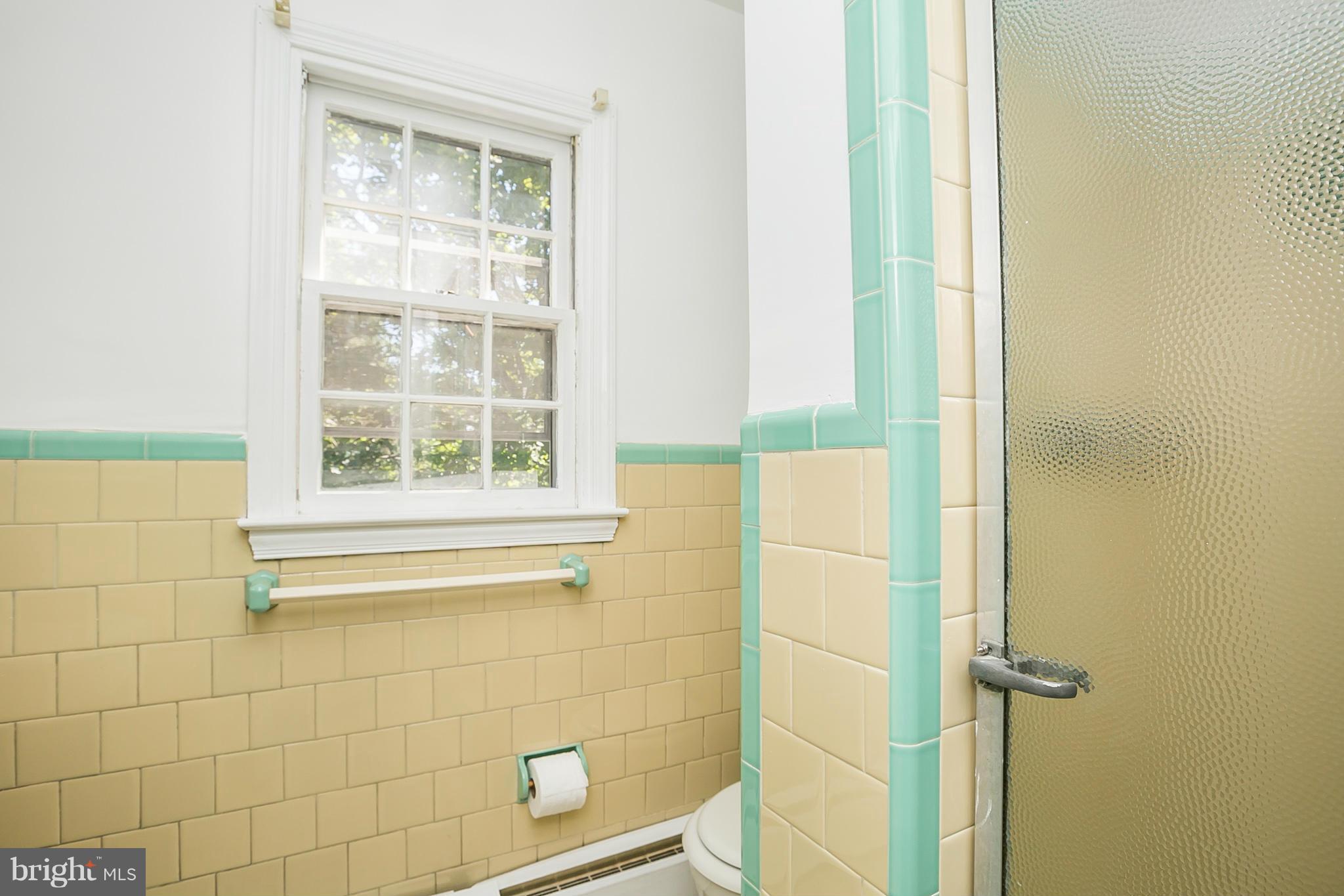 3301 Marnat Road Baltimore, MD 21208 - Photo 20 of 27 a bathroom with a window