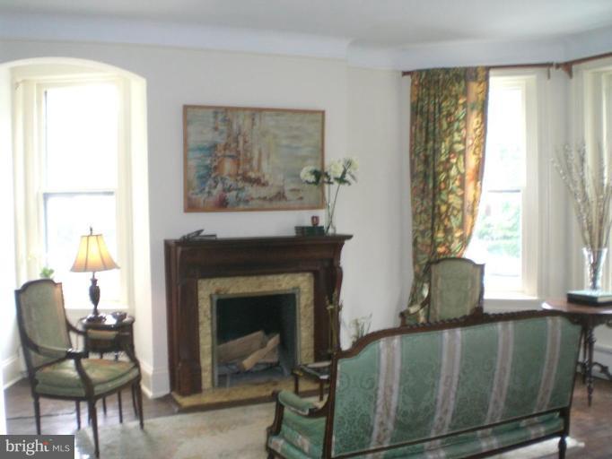 2119 R Street Northwest Washington, DC 20008 - Photo 2 of 30 Living Room