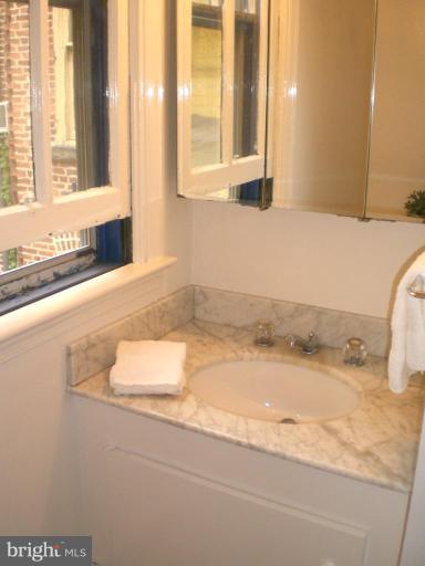 2119 R Street Northwest Washington, DC 20008 - Photo 19 of 30 Bath #1