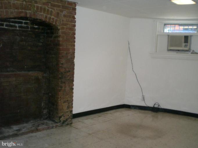 2119 R Street Northwest Washington, DC 20008 - Photo 21 of 30 Apartment Living Room