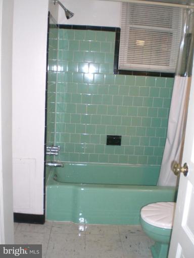 2119 R Street Northwest Washington, DC 20008 - Photo 25 of 30 Apartment Bath