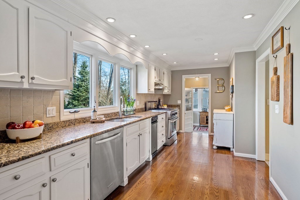 27 Bradley Road Andover, MA 01810 - Photo 11 of 42 Gallery Image 11