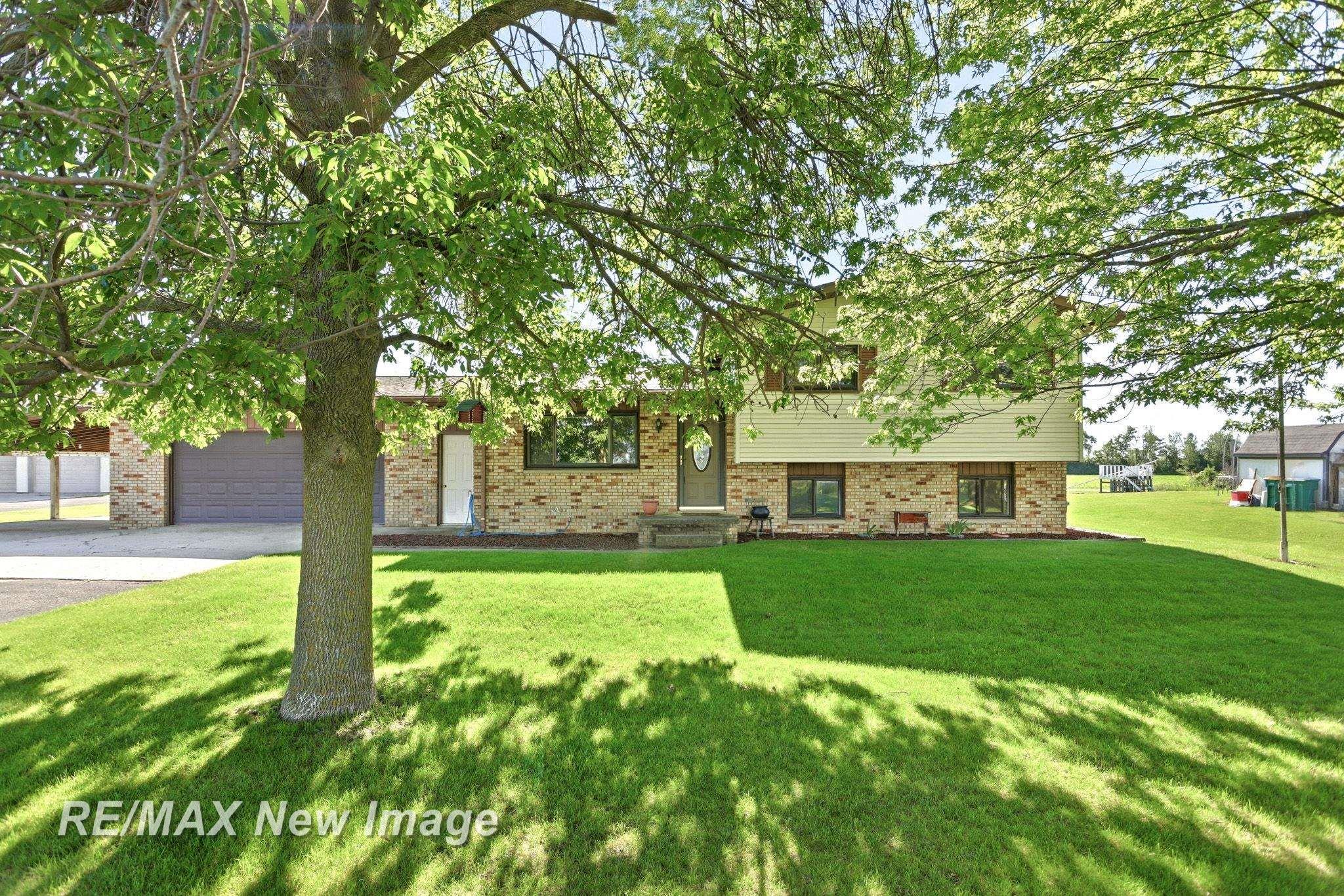 577 South Lincoln Road Bay City, MI 48708 - Photo 3 of 46