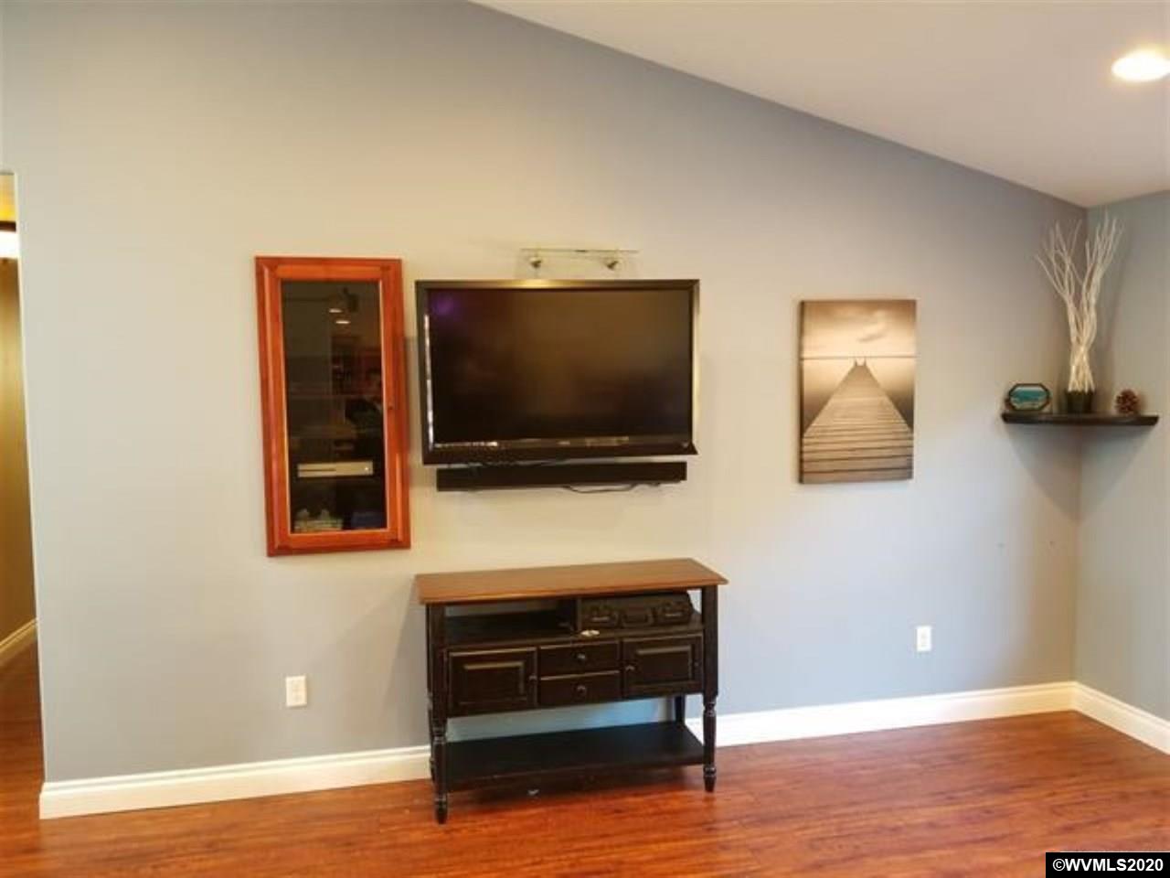 945 Salamander Road Southeast Jefferson, OR 97352 - Photo 4 of 26 Gallery Image 4