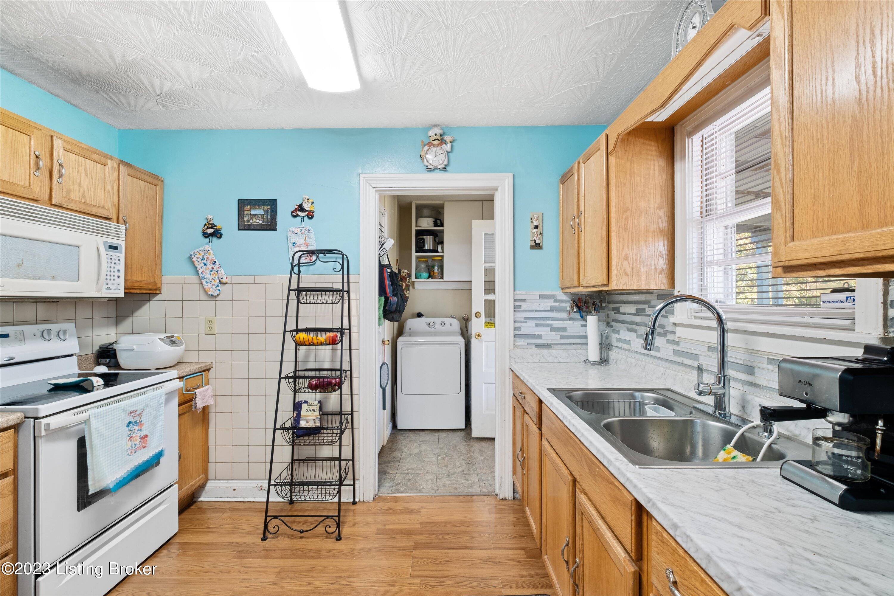 5073 Poplar Level Road Louisville, KY 40219 - Photo 8 of 24 08-5073PoplarLevel024