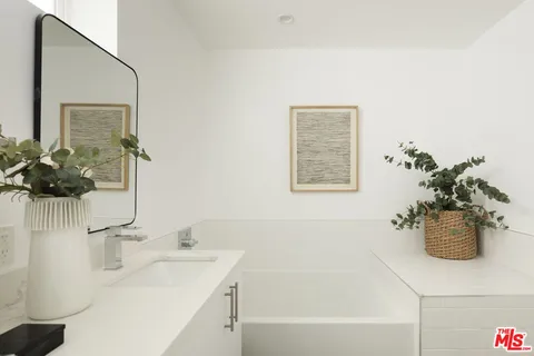 $1,349,000 | 857 1/2 Hyperion Avenue, Los Angeles, CA 90029