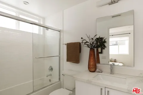 $1,349,000 | 857 1/2 Hyperion Avenue, Los Angeles, CA 90029