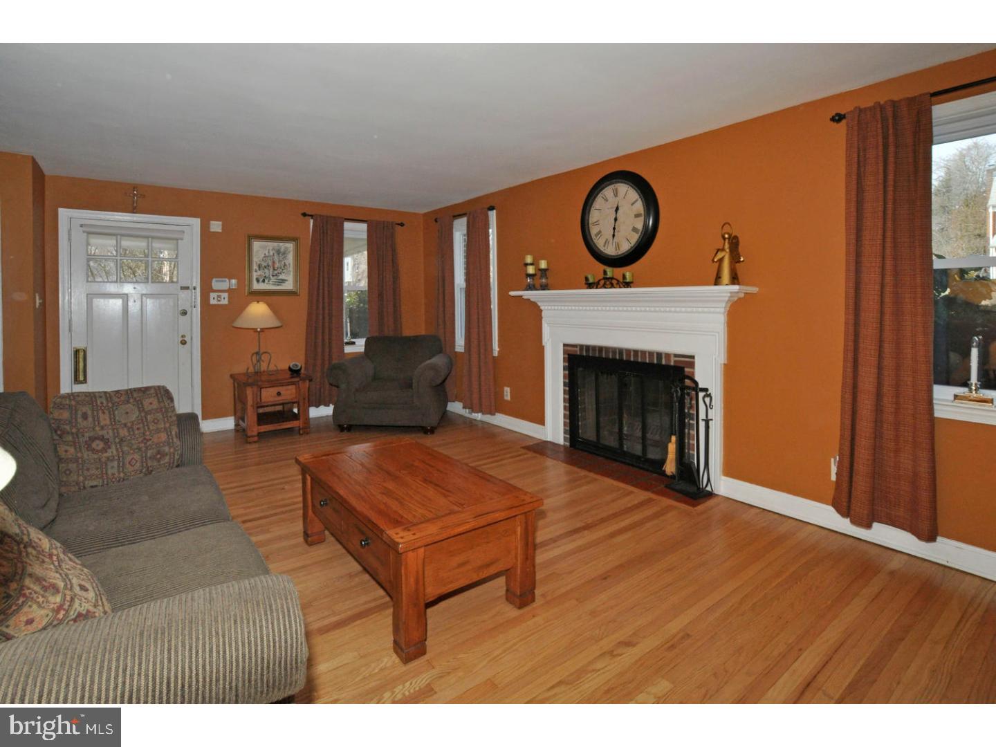 11 Johns Road Cheltenham, PA 19012 - Photo 3 of 25 Living Room