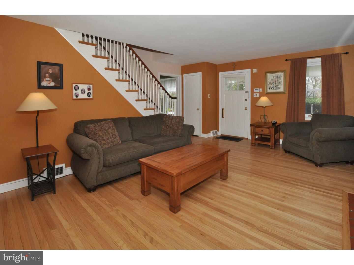 11 Johns Road Cheltenham, PA 19012 - Photo 4 of 25 Living Room