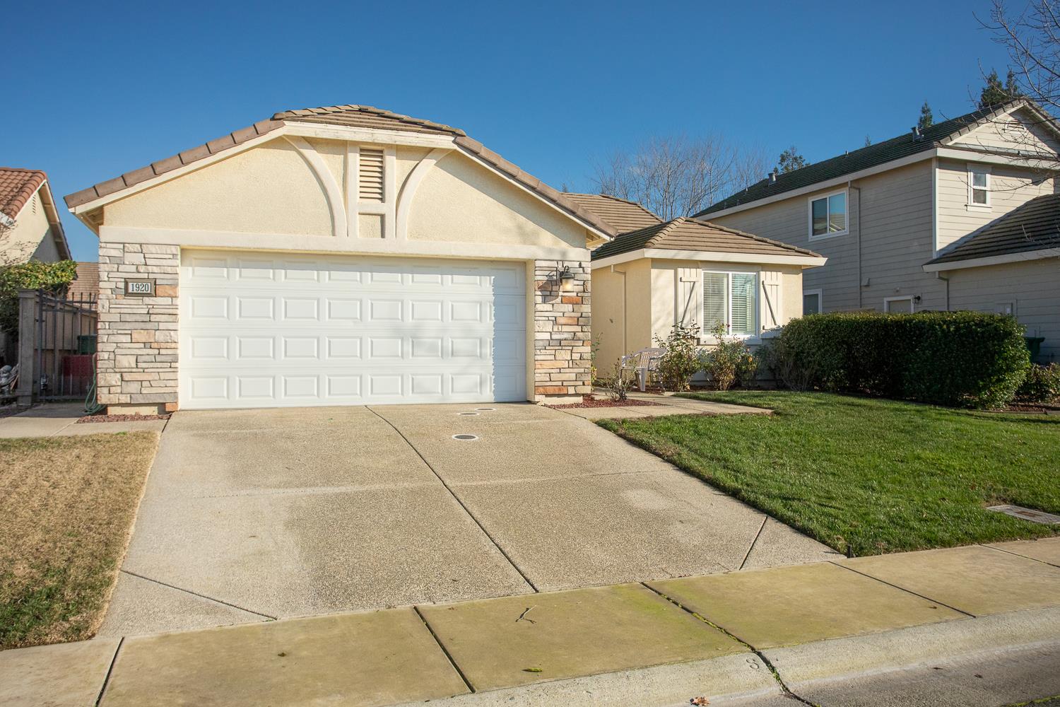 1920 Indiana Street Gridley, CA 95948 - Photo 13 of 66 a front view of a house with a garden