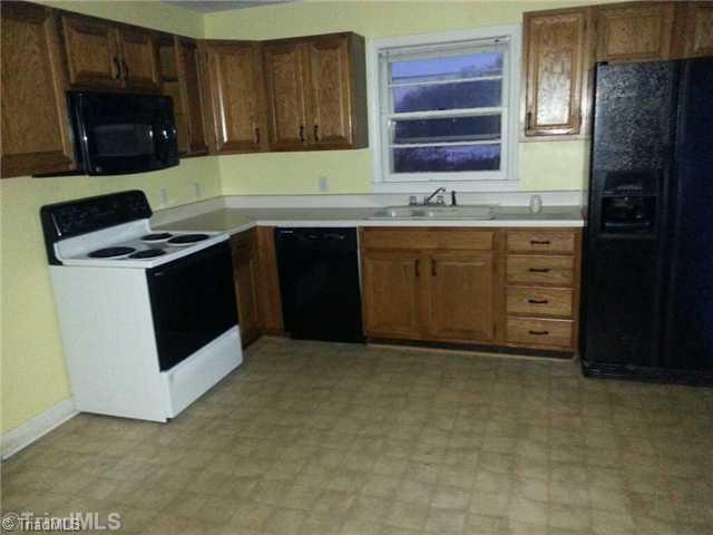 2904 Cromwell Road Greensboro, NC 27407 - Photo 3 of 6 Kitchen.