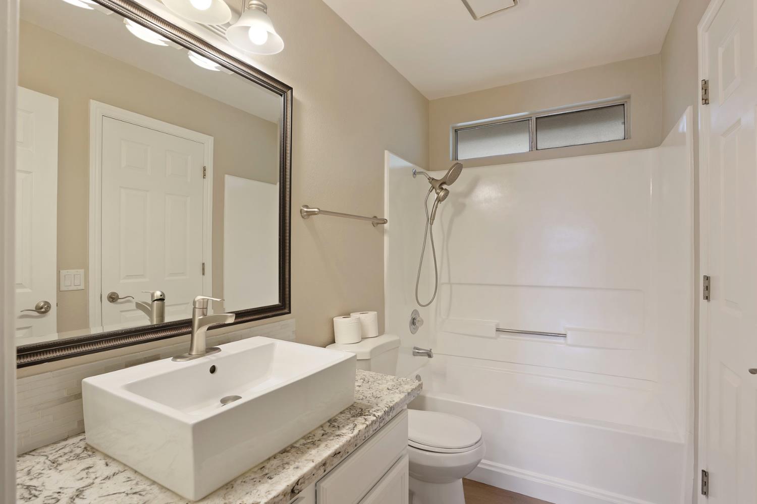 3905 Dale Road, Unit E Modesto, CA 95356 - Photo 14 of 34
