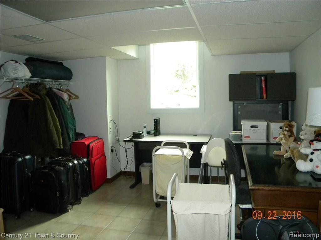 1252 Bembridge Drive Rochester, MI 48307 - Photo 30 of 42 DSCN6235.JPG