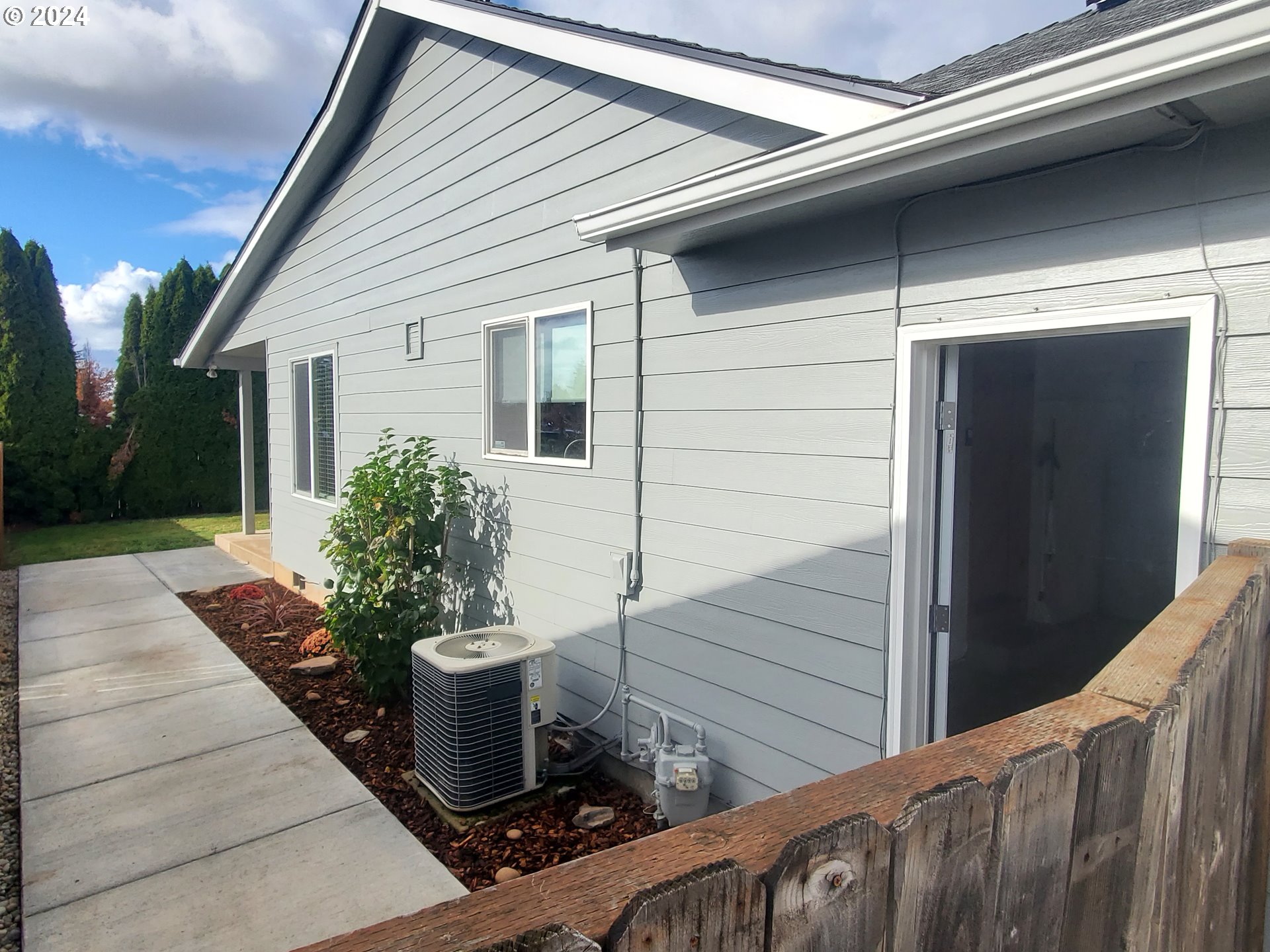1055 Ridgefield Court Stayton, OR 97383 - Photo 3 of 41 Gallery Image 3