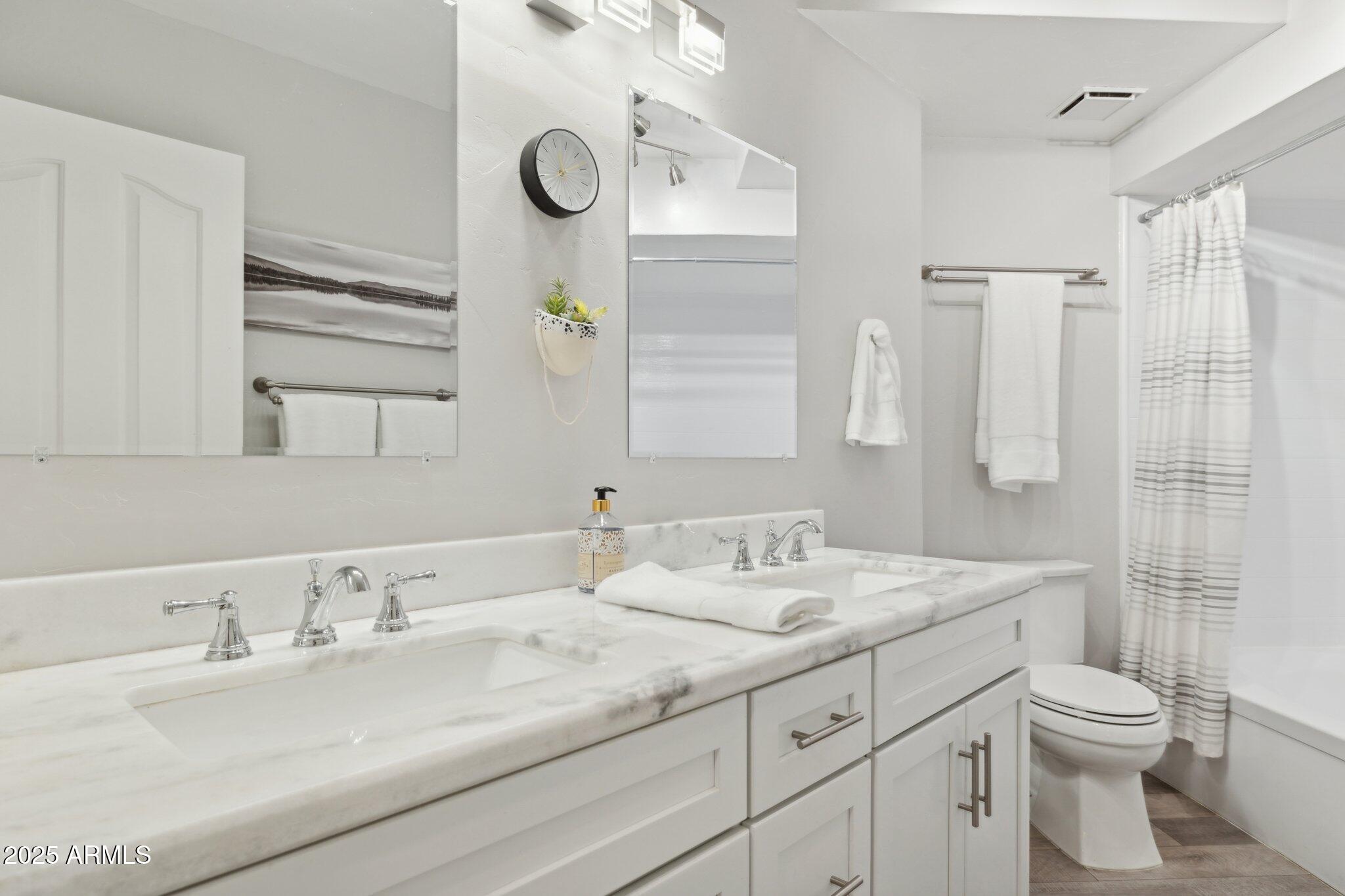 5104 North 32nd Street, Unit 218 Phoenix, AZ 85018 - Photo 10 of 29 Bathroom