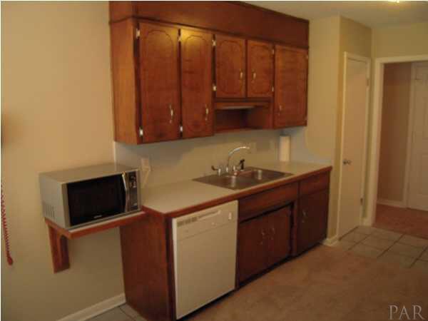 3011 Ranchette Square Gulf Breeze, FL 32563 - Photo 6 of 12 Kitchen
