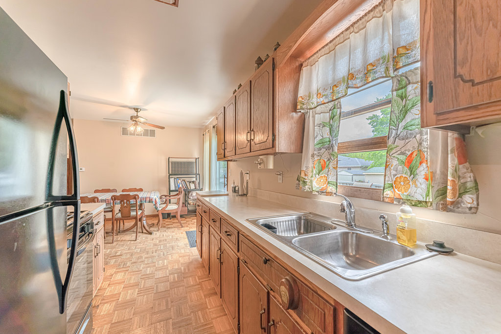 924 Knollside Road New Lenox, IL 60451 - Photo 8 of 29