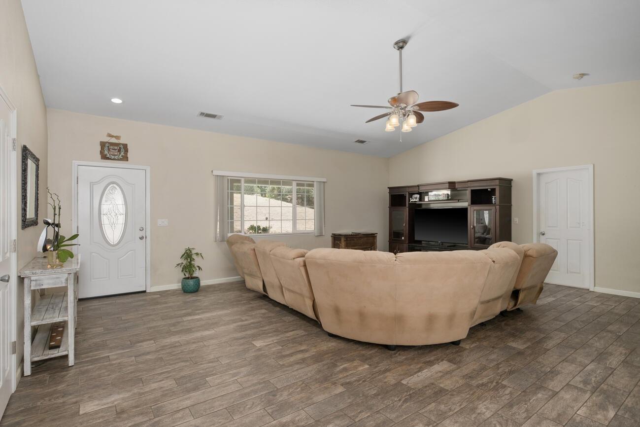 31081 Revis Road Coarsegold, CA 93614 - Photo 8 of 24 Gallery Image 8
