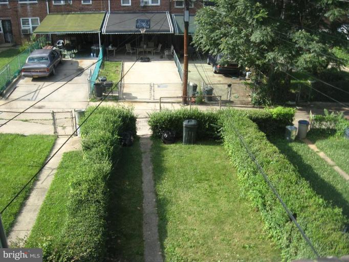 4230 Flowerton Road Baltimore, MD 21229 - Photo 4 of 5 Back yard