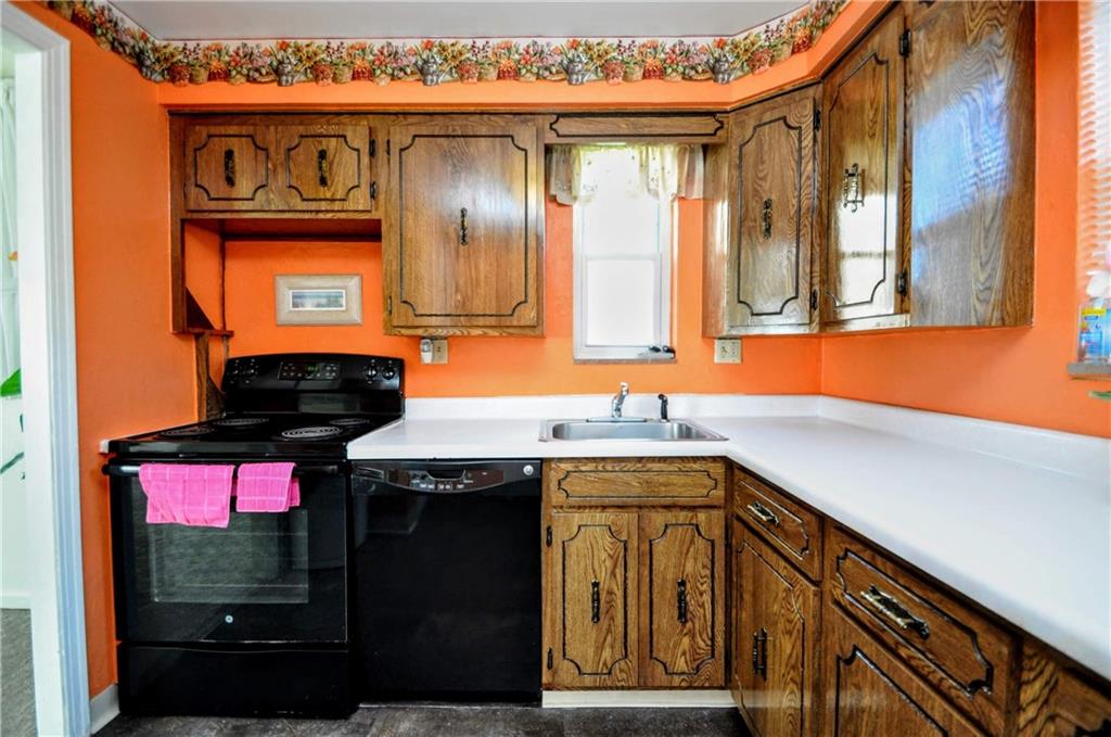 1114 Girard Road Pittsburgh, PA 15227 - Photo 15 of 24 Gallery Image 15
