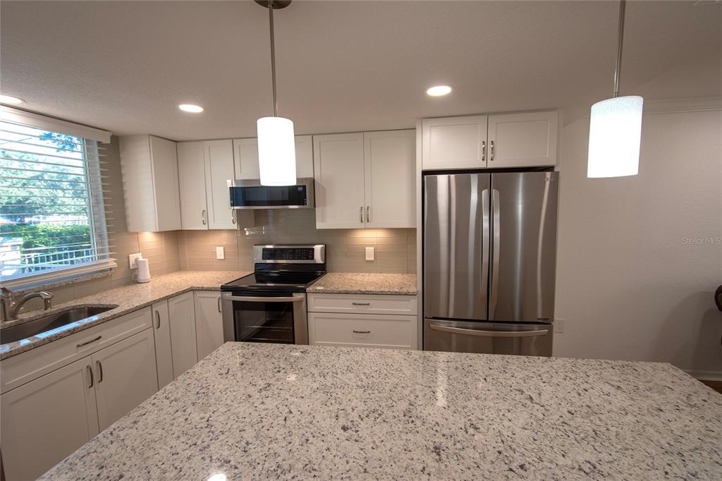 648 Cohen Way Sarasota, FL 34236 - Photo 12 of 34