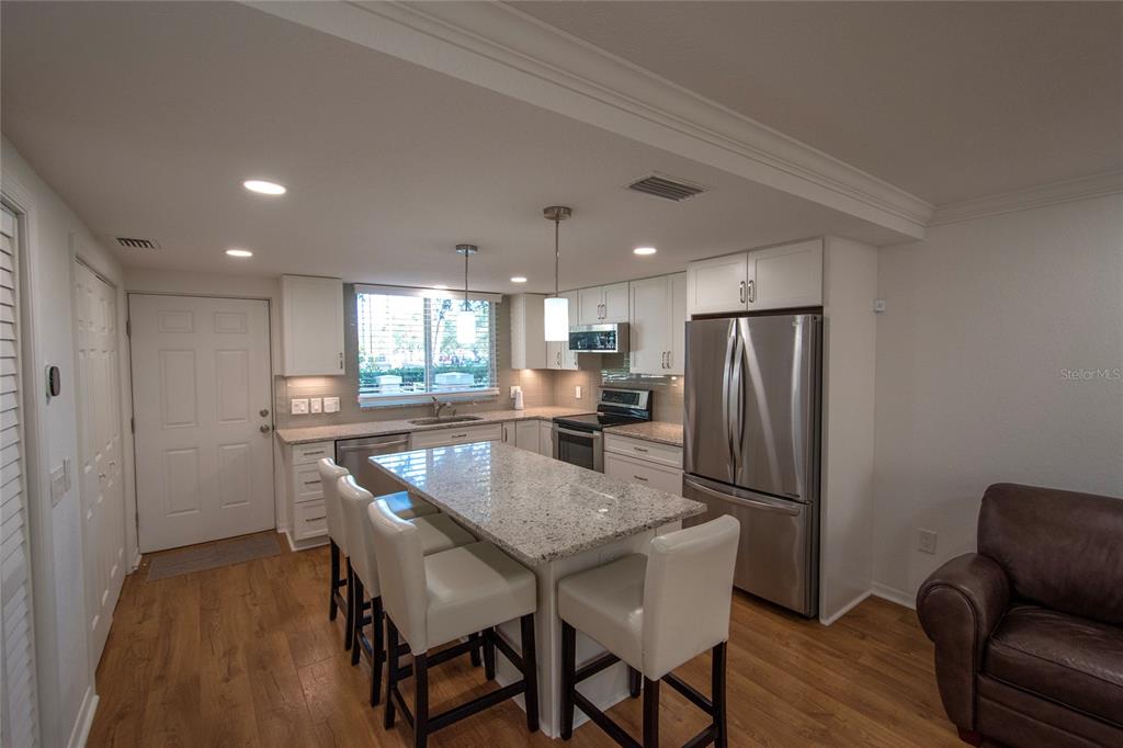 648 Cohen Way Sarasota, FL 34236 - Photo 9 of 34