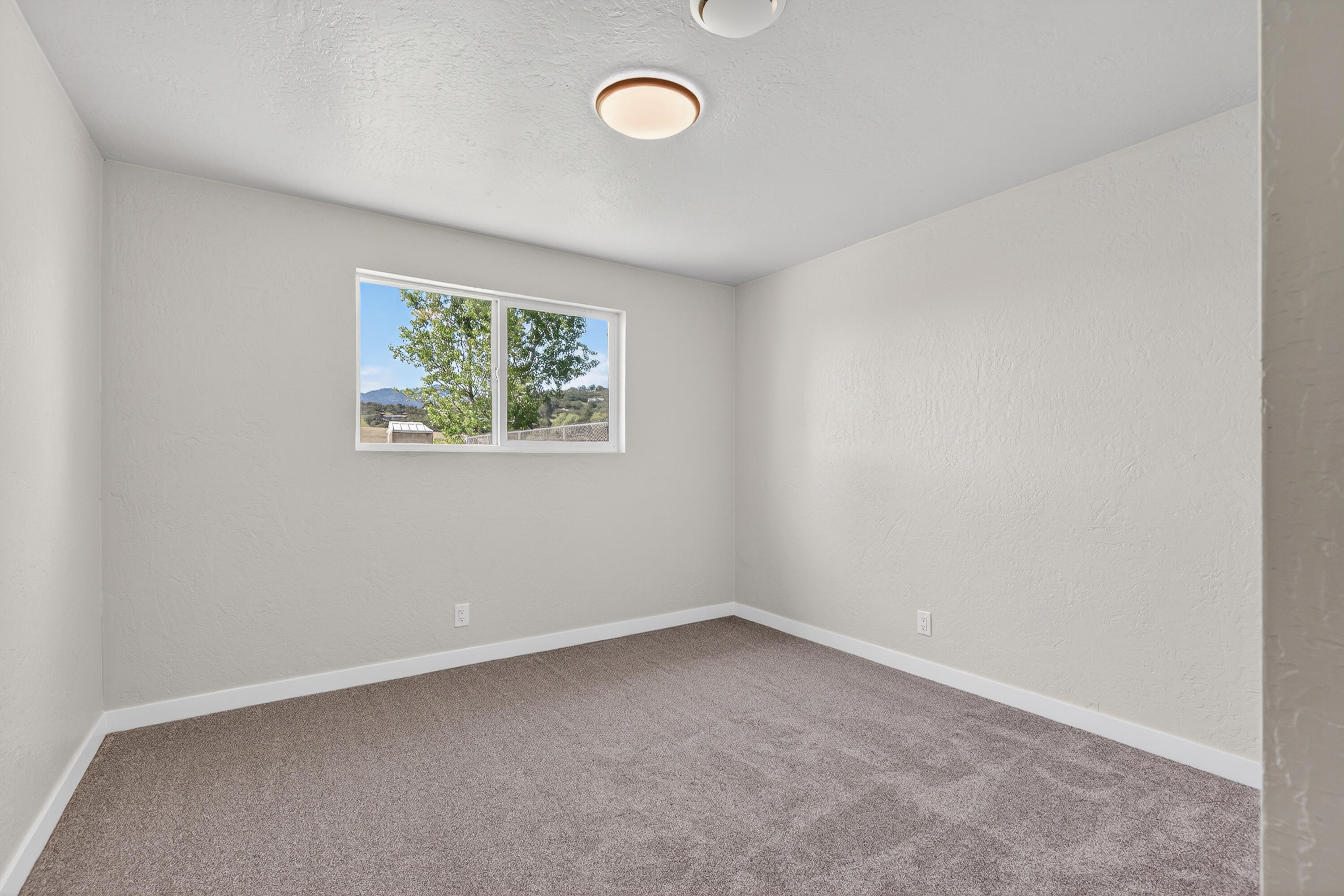 550 Experiment Station Road Medford, OR 97501 - Photo 15 of 27 an empty room with a window