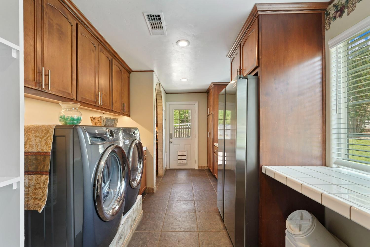 5407 Butler Road Penryn, CA 95663 - Photo 31 of 69 a utility room with dryer and washer